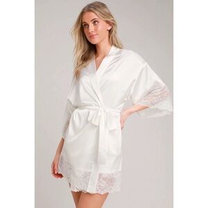 NWT Lulu's White Satin Lace Robe